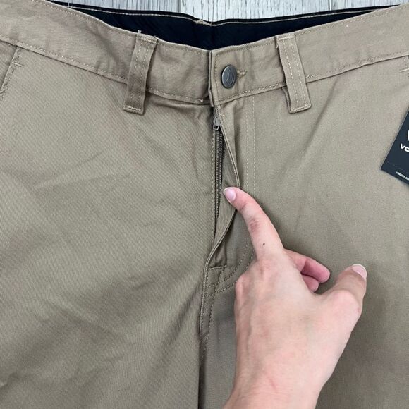 Volcom Men Size 28 Khaki Vmonty Cotton Stretch NEW Chino Shorts Relaxed Fit - Picture 6 of 10